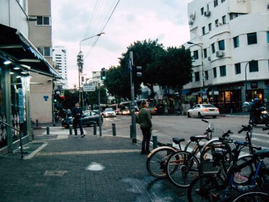 Tel Aviv İsrail 17 Ocak 2019 bilinmeyenli İsrail halkının öğleden sonra Tel Aviv sokaklarında yürüyüş görünümü