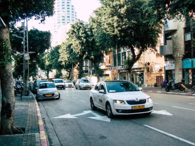Tel Aviv İsrail 17 Ocak 2019 Tel Aviv sokaklarında öğleden sonra haddeleme geleneksel İsrail taksi görünümünü