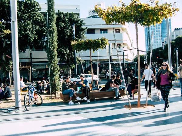 Tel Aviv İsrail 17 Ocak 2019 bilinmeyenli İsrail halkının öğleden sonra Tel Aviv sokaklarında yürüyüş görünümü