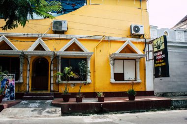 Pondicherry Tamil Nadu Hindistan 21 Ocak 2018 Labourdonnais sokak görünümünü yer alan Fransız Sömürge şehir Pondicherry beyaz Town bölgesinde, sabah