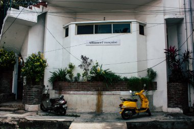 Pondicherry Tamil Nadu Hindistan 21 Ocak 2018 Labourdonnais sokak görünümünü yer alan Fransız Sömürge şehir Pondicherry beyaz Town bölgesinde, sabah