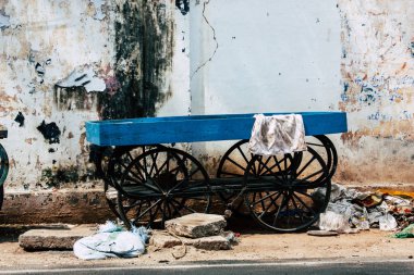 Pondicherry Tamil Nadu Hindistan 21 Ocak 2018 Labourdonnais sokak görünümünü yer alan Fransız Sömürge şehir Pondicherry beyaz Town bölgesinde, sabah