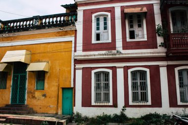 Pondicherry Tamil Nadu Hindistan 21 Ocak 2018 Labourdonnais sokak görünümünü yer alan Fransız Sömürge şehir Pondicherry beyaz Town bölgesinde, sabah