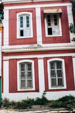 Pondicherry Tamil Nadu Hindistan 21 Ocak 2018 Labourdonnais sokak görünümünü yer alan Fransız Sömürge şehir Pondicherry beyaz Town bölgesinde, sabah