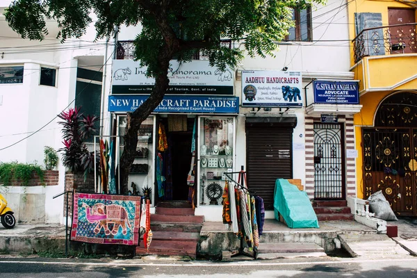 印度驻印度蓬迪切里 2018年1月21日2018年1月21日在法国殖民城市庞迪切里的白镇区的拉伯多奈街景观 — 图库照片
