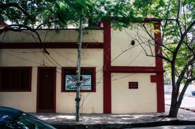 Pondicherry Tamil Nadu Hindistan 21 Ocak 2018 Labourdonnais sokak görünümünü yer alan Fransız Sömürge şehir Pondicherry beyaz Town bölgesinde, sabah