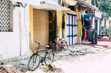 Pondicherry Tamil Nadu Hindistan 21 Ocak 2018 Labourdonnais sokak görünümünü yer alan Fransız Sömürge şehir Pondicherry beyaz Town bölgesinde, sabah