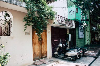 Pondicherry Tamil Nadu Hindistan 21 Ocak 2018 Labourdonnais sokak görünümünü yer alan Fransız Sömürge şehir Pondicherry beyaz Town bölgesinde, sabah