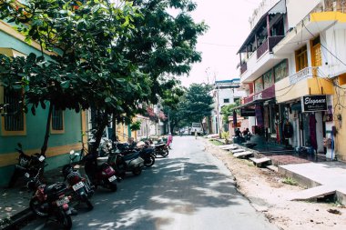 Pondicherry Tamil Nadu Hindistan 21 Ocak 2018 Labourdonnais sokak görünümünü yer alan Fransız Sömürge şehir Pondicherry beyaz Town bölgesinde, sabah