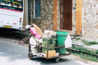 Pondicherry Tamil Nadu Hindistan 21 Ocak 2018 Labourdonnais sokak görünümünü yer alan Fransız Sömürge şehir Pondicherry beyaz Town bölgesinde, sabah