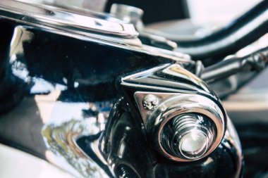 Fort Cochin Kerala Hindistan 30 Aralık 2018 Royal Enfield motosiklet görünümünü Park Fort Cochin sokaklarında sabah