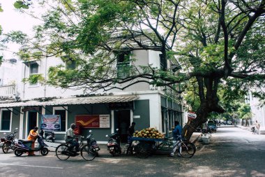 Pondicherry Tamil Nadu Hindistan 21 Ocak 2019 Fransız sömürge Pondicherry sabah bölgesinde beyaz şehir sokaklarında mimarisini görünümünü