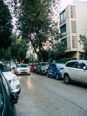 Tel Aviv İsrail 18 Ocak 2019 Tel Aviv sokaklarında öğleden sonra haddeleme geleneksel İsrail taksi görünümünü
