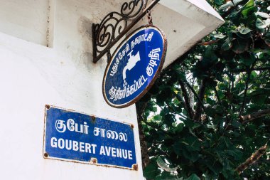Pondicherry Tamil Nadu Hindistan 21 Ocak 2019 Fransız sömürge Pondicherry sabah bölgesinde beyaz şehir sokaklarında adını görünümünü