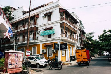 Pondicherry Tamil Nadu Hindistan 21 Ocak 2019 Fransız sömürge Pondicherry sabah bölgesinde beyaz şehir sokaklarında mimarisini görünümünü