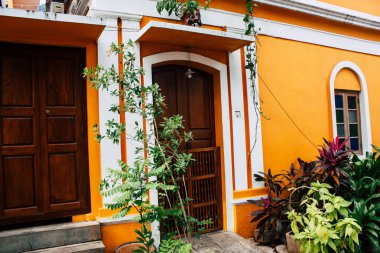 Pondicherry Tamil Nadu Hindistan 21 Ocak 2019 Fransız sömürge Pondicherry sabah bölgesinde beyaz şehir sokaklarında mimarisini görünümünü