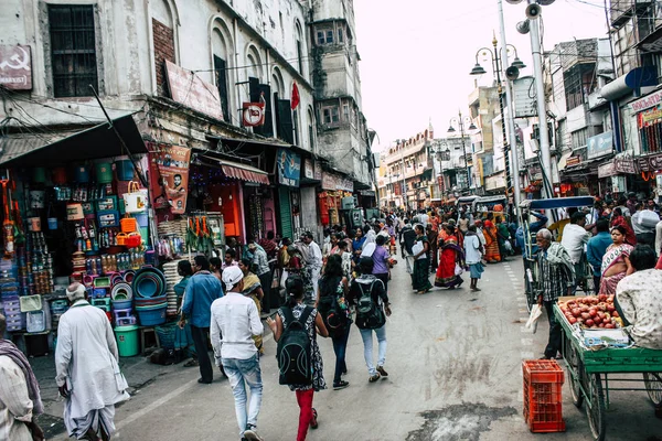 Varanasi Indien November 2018 Visa Okända Indiska Människor Vandrar Gatan — Stockfoto