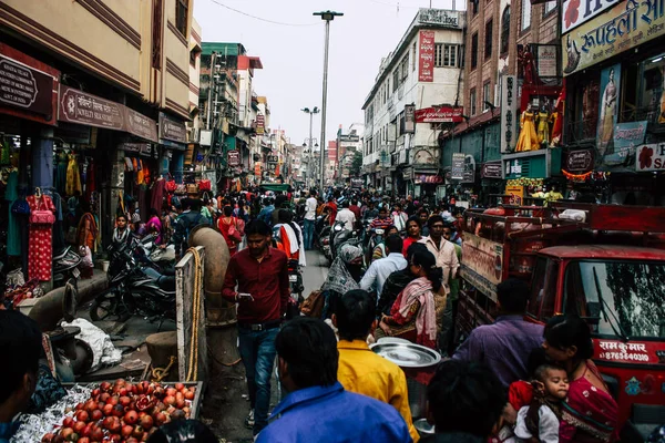 Varanasi Inde Novembre 2018 Vue Inconnus Indiens Marchant Dans Rue — Photo