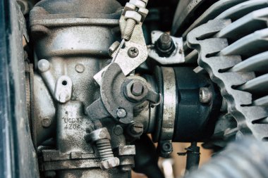Hampi İstanbul Türkiye 19 Aralık 2018 Royal Enfield motosiklet görünümünü Park Hampi sokaklarında sabah