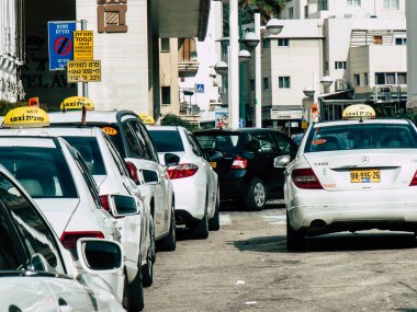 Tel Aviv İsrail 12 Aralık 2018 geleneksel İsrail taksi öğleden sonra Tel Aviv sokaklarında görünümünü