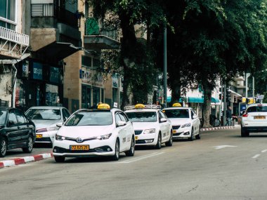 Tel Aviv İsrail 12 Aralık 2018 geleneksel İsrail taksi öğleden sonra Tel Aviv sokaklarında görünümünü