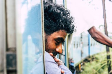 Colombo Sri Lanka Ocak 18, Ella ve şeker arasında trende öğleden sonra bilinmeyen insanlar görünümünü 2019