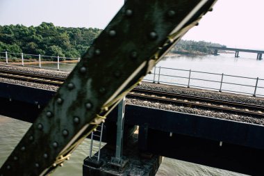 Gokarna Karnataka Hindistan 25 Ocak 2019 akşam Gokarna ve Mangalore arasında southen Hint Konkan demiryolu görünümünü