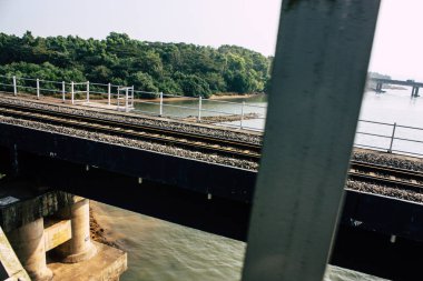 Gokarna Karnataka Hindistan 25 Ocak 2019 akşam Gokarna ve Mangalore arasında southen Hint Konkan demiryolu görünümünü