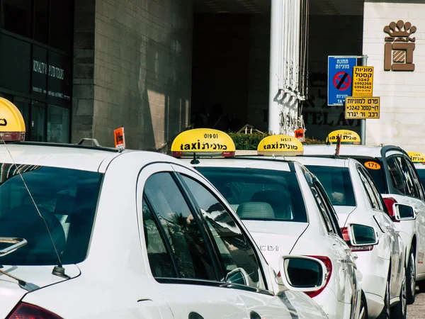 텔아비브 이스라엘 2018 오후에 텔아비브의 거리에는 전통적인 이스라엘 택시의 — 스톡 사진
