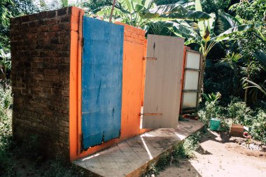 Om 28 Ocak 2019 Gokarna Karnataka Hindistan plaj orman kafe guesthouse Om Beach sabah görünümünü