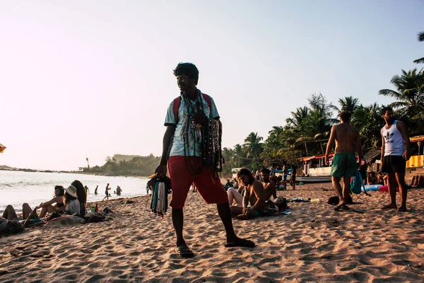 奥姆海滩 Gokarna Karnataka 印度2019年1月28日晚上在 海滩享受乐趣的以色列人的观点 — 图库照片