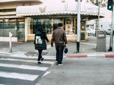 Tel Aviv İsrail 5 Şubat 2019 bilinmeyenli İsrail halkının öğleden sonra Tel Aviv sokaklarında yürüyüş görünümü
