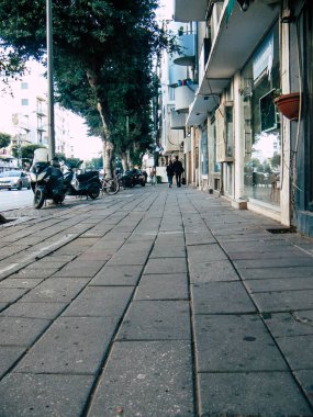 Tel Aviv İsrail 9 Şubat 2019 bilinmeyenli İsrail halkının öğleden sonra Tel Aviv sokaklarında yürüyüş görünümü