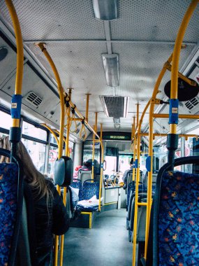 Tel Aviv İsrail 9 Şubat 2019 sokaklarda öğleden sonra Rating dolaşımda Tel Aviv Otobüs bir klasik İsrail şehir içinde