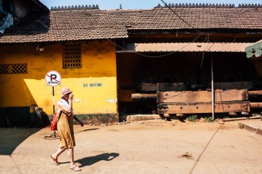 Gokarna Karnataka Hindistan 11 Şubat 2019 Gokarna şehrin ana yol öğleden sonra bilinmeyen insanlar görünümünü