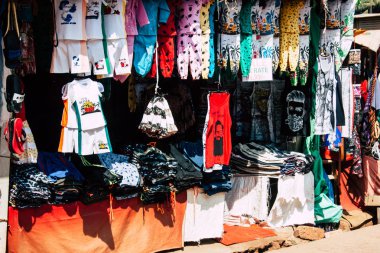 Gokarna Karnataka Hindistan 11 Şubat 2019 görünümünü geleneksel Hint Mağazaları bulunan Gokarna şehrin ana yol öğleden sonra