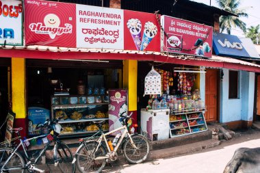 Gokarna Karnataka Hindistan 11 Şubat 2019 Gokarna şehrin ana yol öğleden sonra bilinmeyen insanlar görünümünü