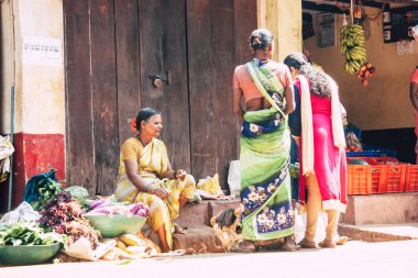 Gokarna Karnataka Hindistan 11 Şubat 2019 Gokarna şehrin ana yol öğleden sonra bilinmeyen insanlar görünümünü