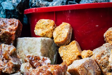 Gokarna Karnataka Hindistan 12 Şubat 2019 geleneksel Hint baharat farklı bir Closeup satılan Gokarna şehrin ana yol öğleden sonra bulunan bir dükkanda