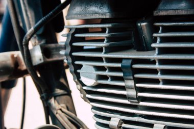 Gokarna Karnataka Hindistan 13 Şubat 2019 Closeup Royal Enfield motosiklet Park Gokarna şehrin ana yol sabah