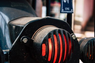 Gokarna Karnataka Hindistan 13 Şubat 2019 Closeup Royal Enfield motosiklet Park Gokarna şehrin ana yol sabah