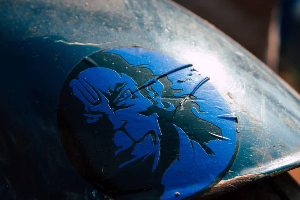 Gokarna Karnataka Hindistan 13 Şubat 2019 Closeup Royal Enfield motosiklet Park Gokarna şehrin ana yol sabah