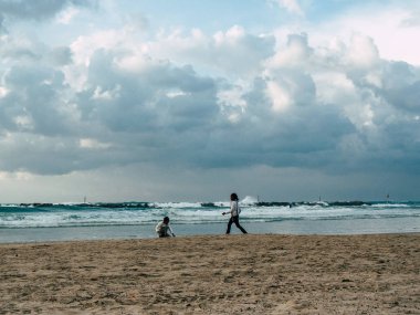 Tel Aviv İsrail 20 Şubat 2019 eğleniyor plaj Tel Aviv tarihinde öğleden sonra bilinmeyen İsrail halkının görünümü