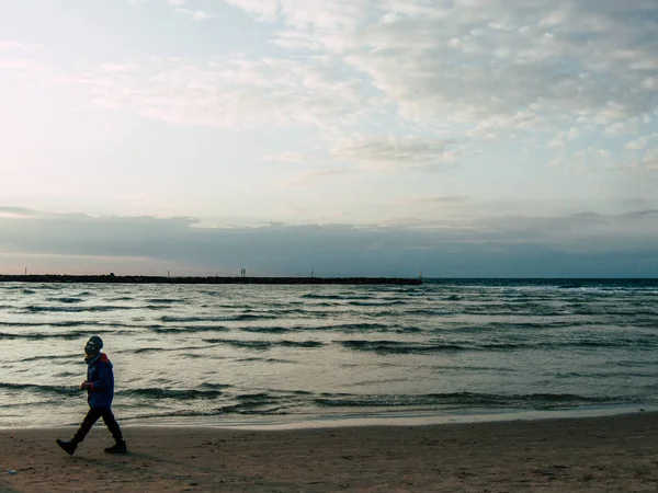 Tel Aviv İsrail 20 Şubat 2019 eğleniyor plaj Tel Aviv tarihinde öğleden sonra bilinmeyen İsrail halkının görünümü