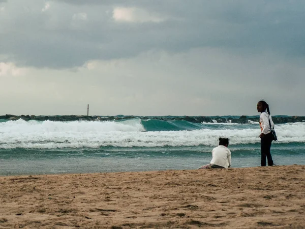 Tel Aviv İsrail 20 Şubat 2019 eğleniyor plaj Tel Aviv tarihinde öğleden sonra bilinmeyen İsrail halkının görünümü