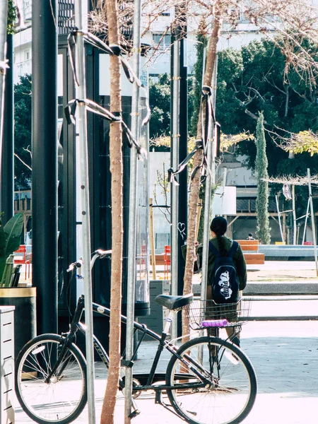 Tel Aviv İsrail 20 Şubat 2019 bilinmeyen İsrail halkının öğleden sonra Tel Aviv sokaklarında yürüyüş görünümü