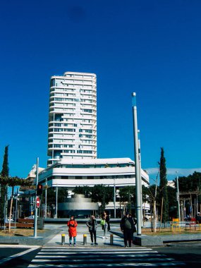 Tel Aviv İsrail 20 Şubat 2019 bilinmeyen İsrail halkının öğleden sonra Tel Aviv sokaklarında yürüyüş görünümü