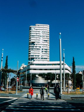 Tel Aviv İsrail 20 Şubat 2019 bilinmeyen İsrail halkının öğleden sonra Tel Aviv sokaklarında yürüyüş görünümü