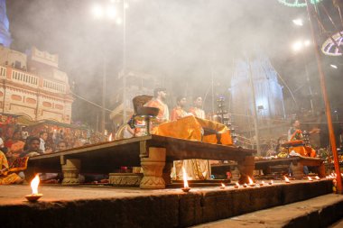 Varanasi Hindistan 7 Kasım 2018 Varanasi Dashashwamedh Ghat Ganga Aarti törende görünümünü