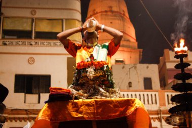 Varanasi Hindistan 7 Kasım 2018 Varanasi Dashashwamedh Ghat Ganga Aarti törende görünümünü